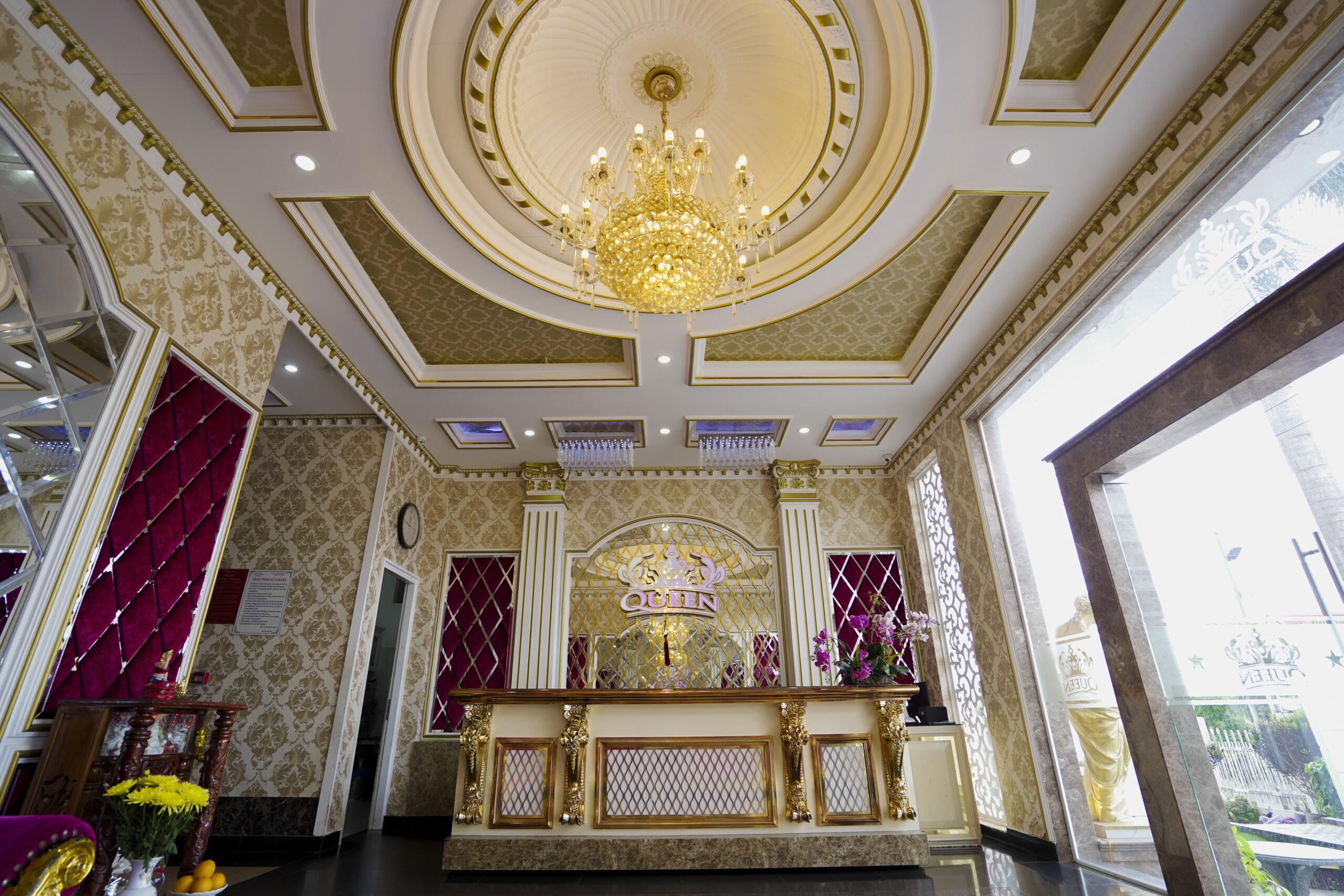 QUEEN KARAOKE – BAN MÊ THUỘT | Q1